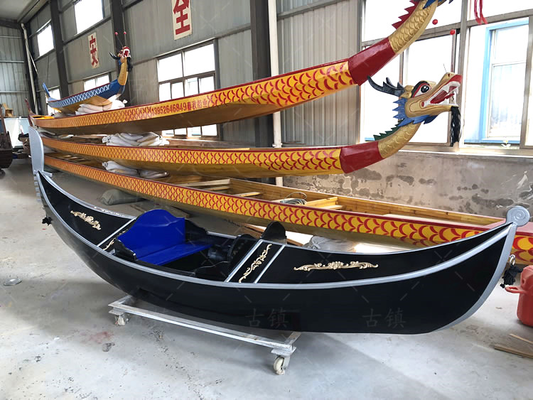 黑色威尼斯贡多拉