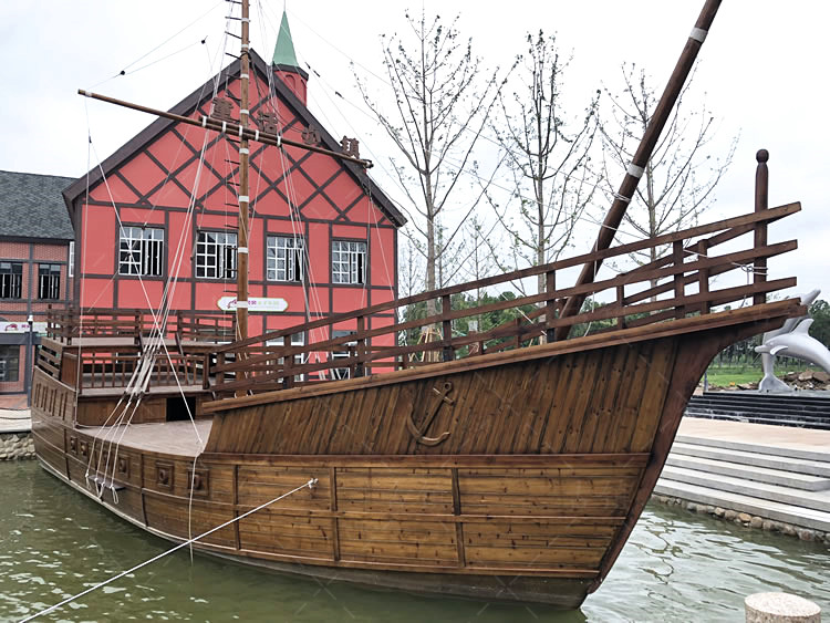 童话小镇海盗船