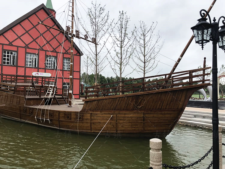 童话小镇海盗船