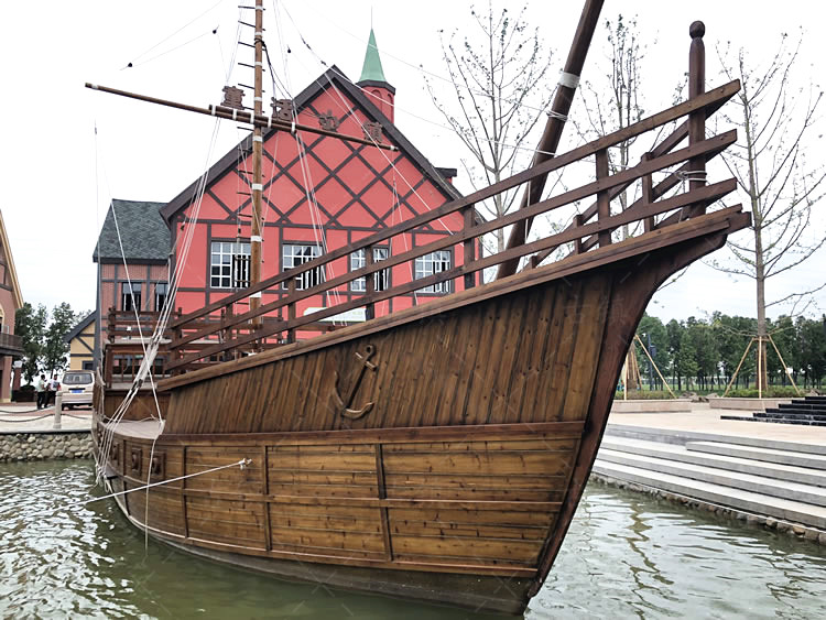 童话小镇海盗船