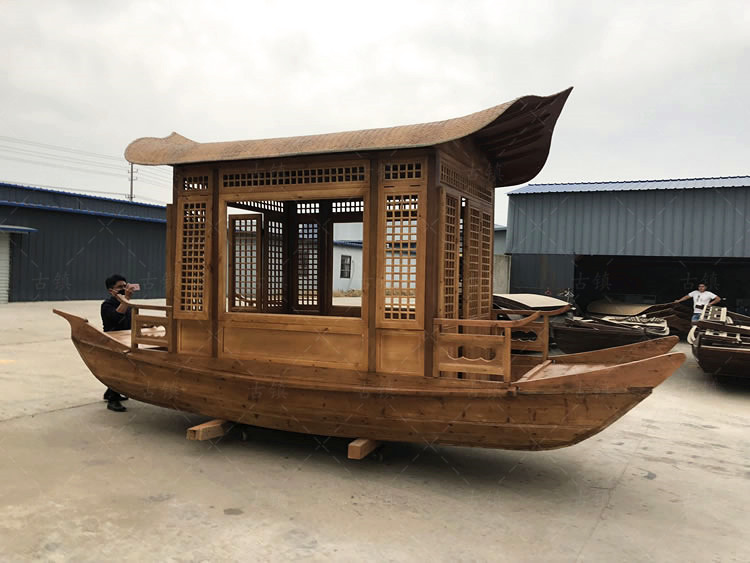 封闭式龟壳船